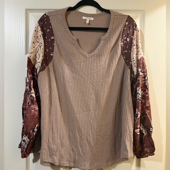 Maurices Tops - Maurices Floral Sleeve Blouse